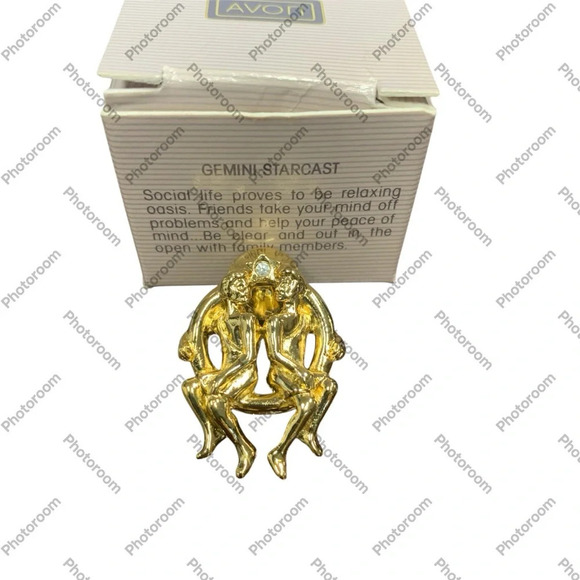 Avon Gemini  Goldtone pin NIB 1990 horoscope fan - Picture 1 of 5